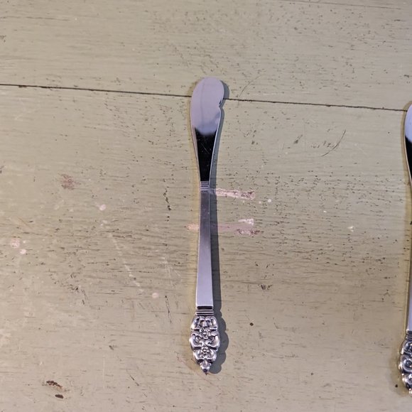 Oneidacraft Nordic Crown Deluxe Stainless Flateware 4pc Flat Handle Butter Knife - Picture 2 of 2